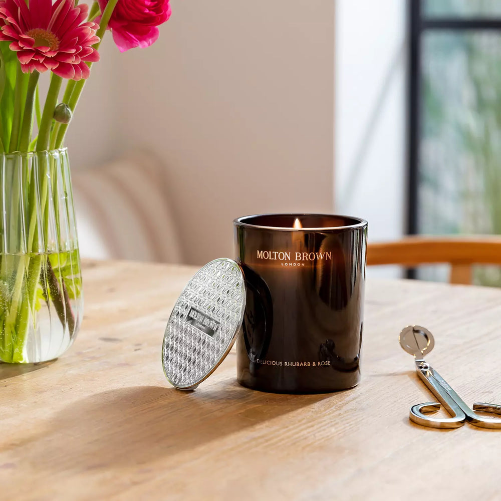 Delicious Rhubarb & Rose Signature Candle 190g