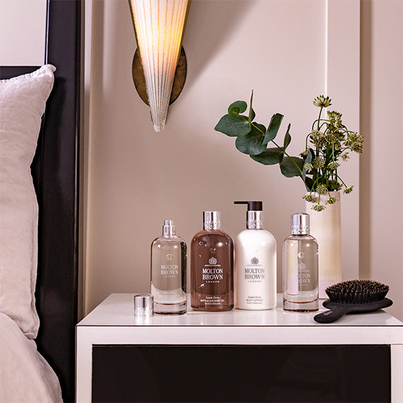 Suede Orris Enveloping Bathing Oil